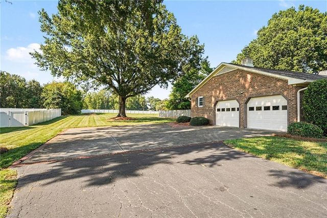 8025 Reynolda Road, Pfafftown, NC 27040