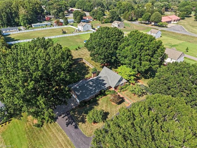 8025 Reynolda Road, Pfafftown, NC 27040