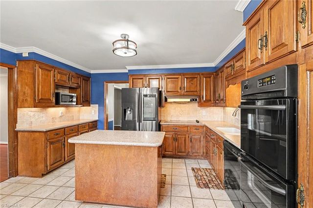8025 Reynolda Road, Pfafftown, NC 27040