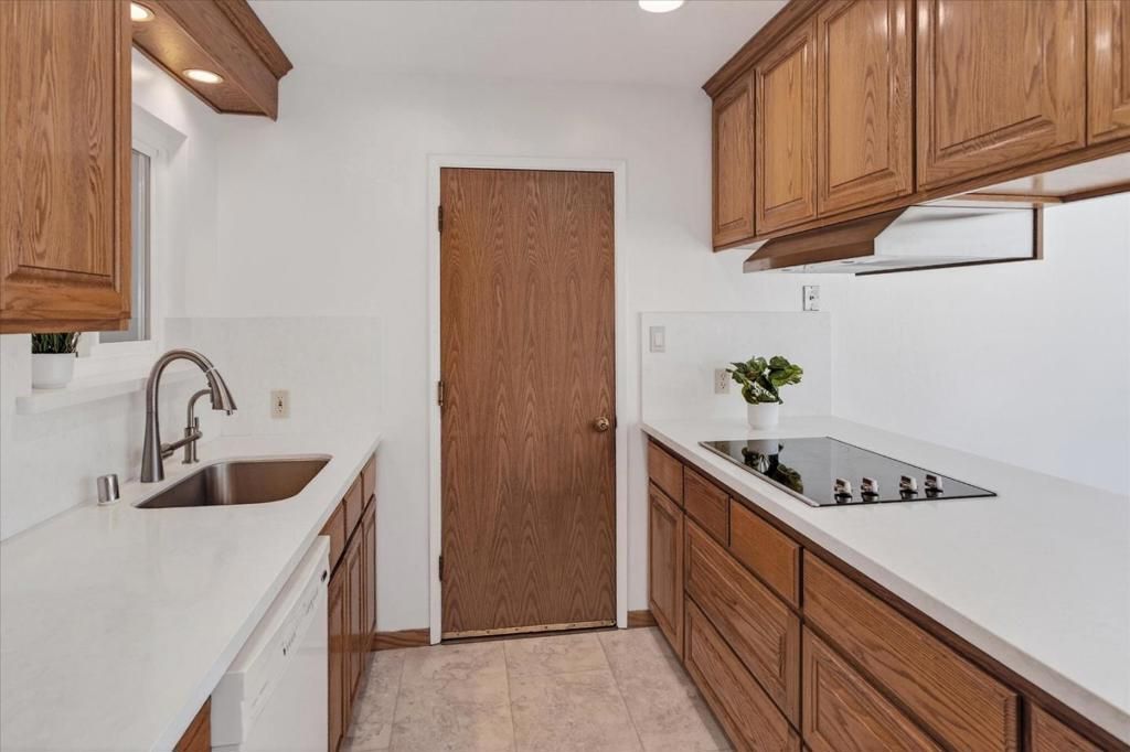 Image 8 of property listing at 2069 Mayfield Avenue, San Jose, CA 95130