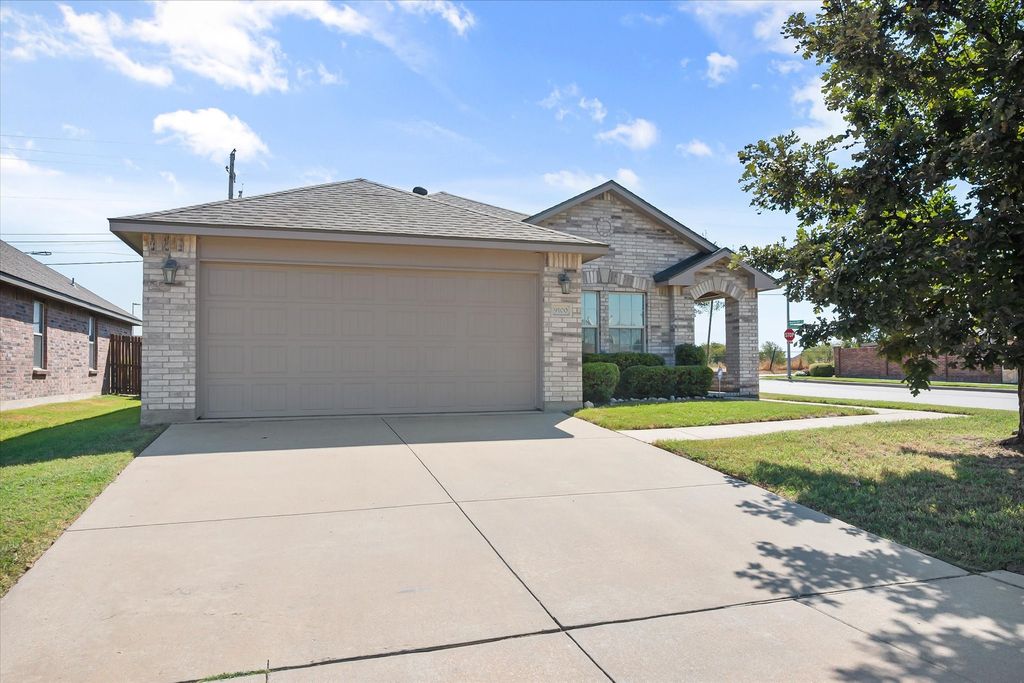 9100 Noontide Drive, Fort Worth, TX 76179 — photo 2