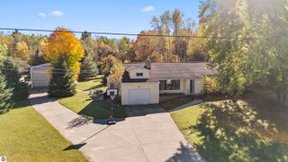 8780 E 30 1/2 Road, Cadillac, MI 49601