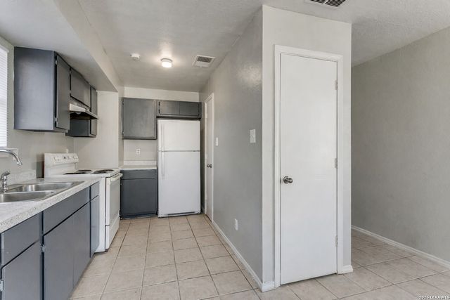 7575 Windsor Oaks, San Antonio, TX 78239