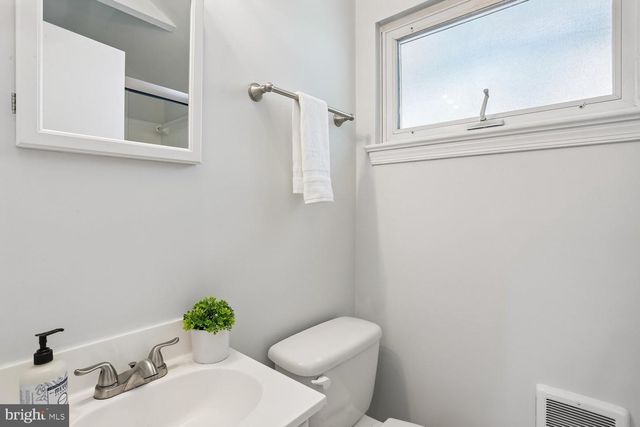 11507 FARMLAND DR, Rockville, MD 20852