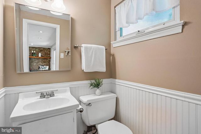 11507 FARMLAND DR, Rockville, MD 20852