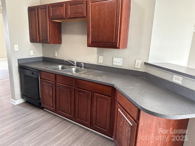 4917 Sunburst Lane, Charlotte, NC 28213