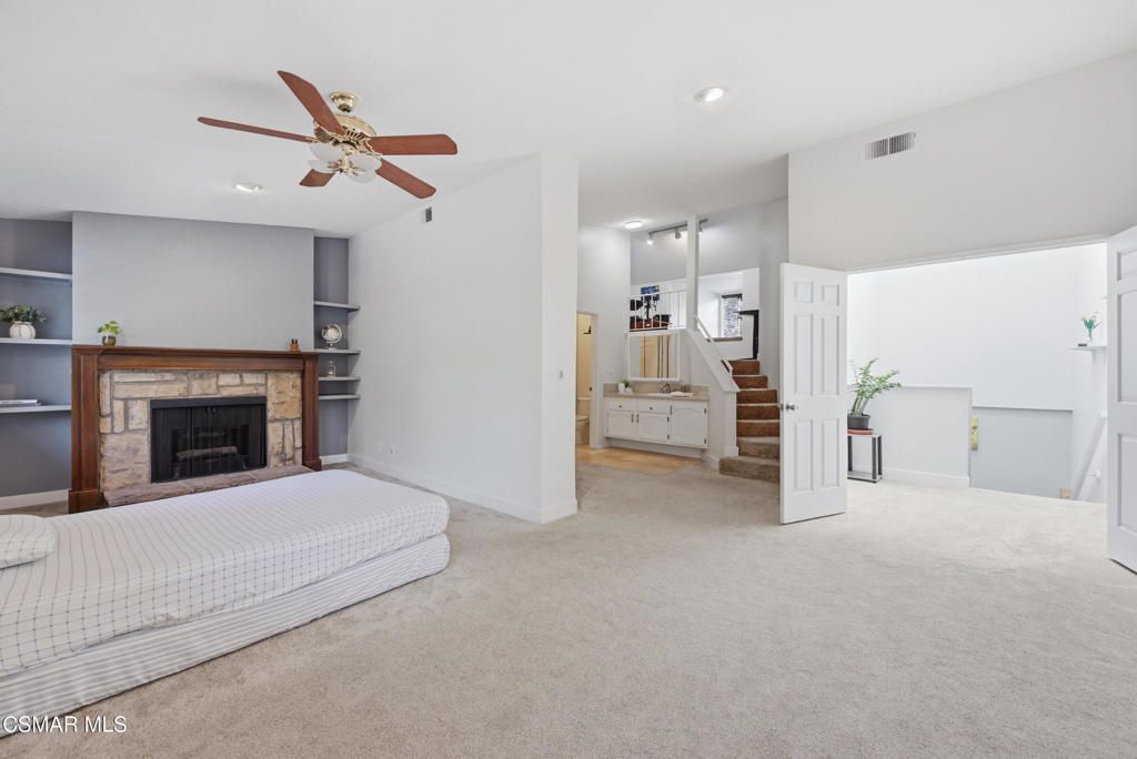 Image 10 of property listing at 29633 Strawberry Hill Drive, Agoura Hills, CA 91301