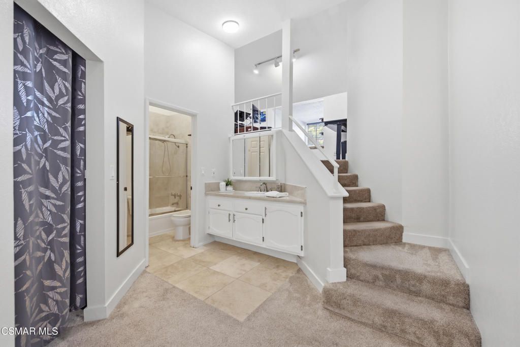 Image 13 of property listing at 29633 Strawberry Hill Drive, Agoura Hills, CA 91301