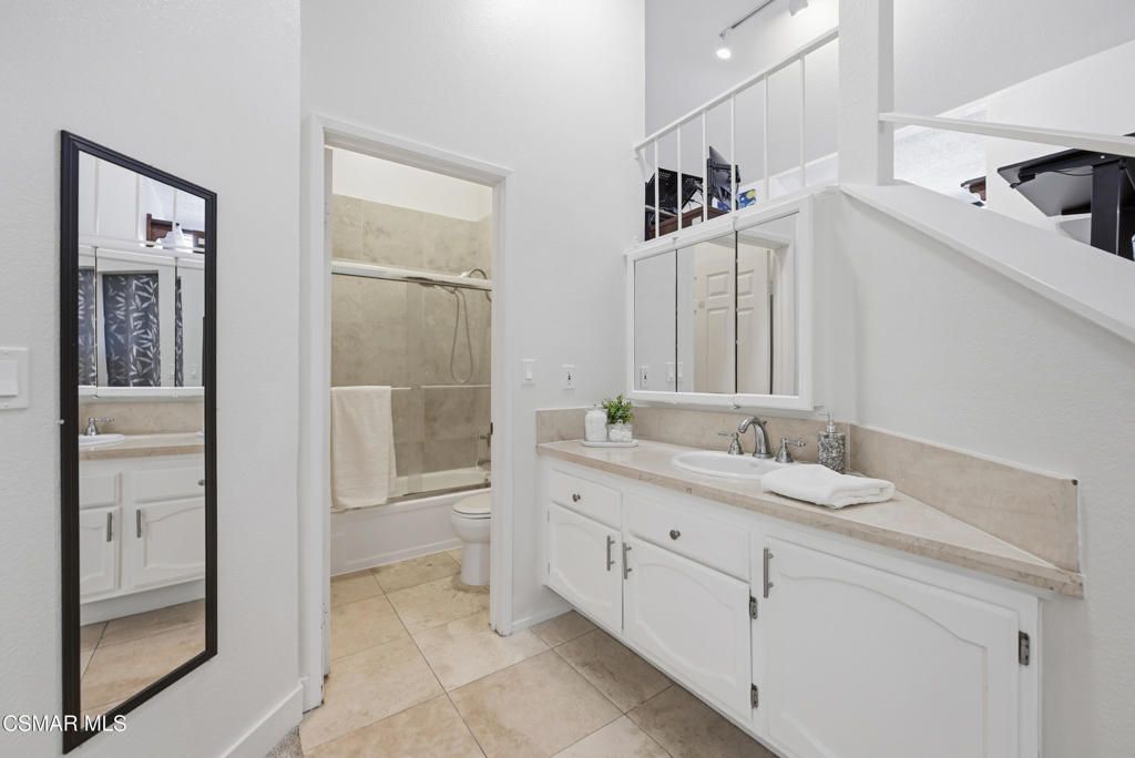 Image 14 of property listing at 29633 Strawberry Hill Drive, Agoura Hills, CA 91301