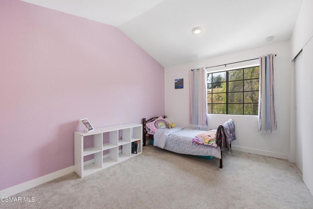Image 17 of property listing at 29633 Strawberry Hill Drive, Agoura Hills, CA 91301
