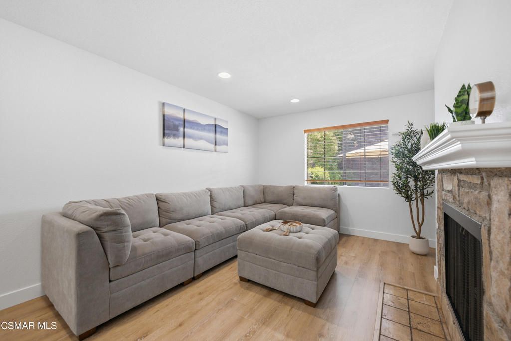 Image 2 of property listing at 29633 Strawberry Hill Drive, Agoura Hills, CA 91301