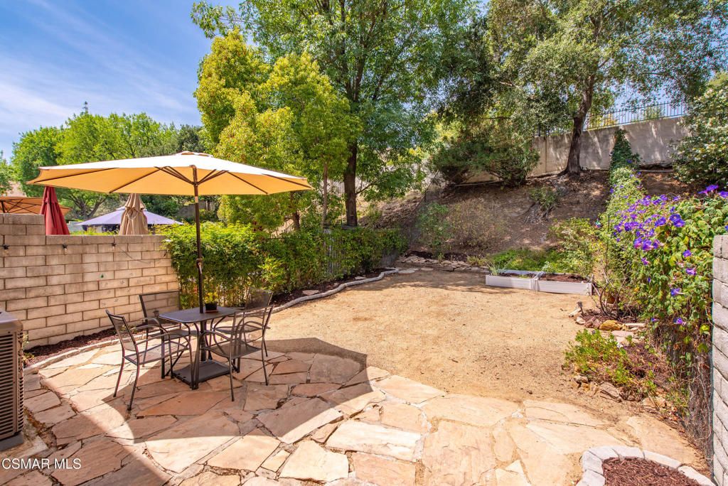 Image 20 of property listing at 29633 Strawberry Hill Drive, Agoura Hills, CA 91301