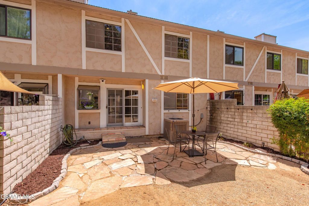 Image 22 of property listing at 29633 Strawberry Hill Drive, Agoura Hills, CA 91301