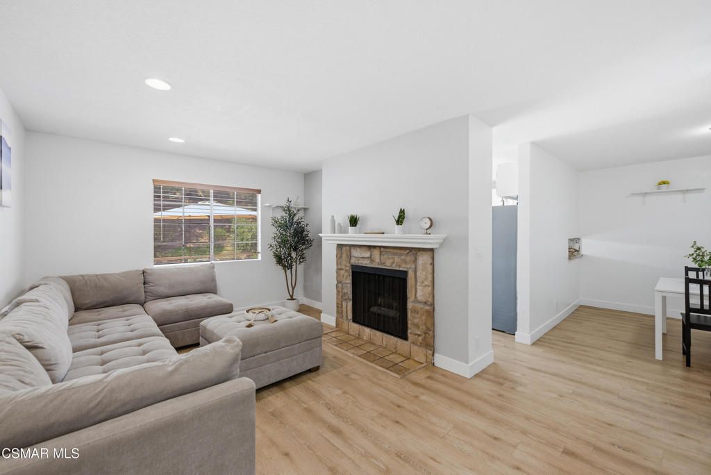 Image 4 of property listing at 29633 Strawberry Hill Drive, Agoura Hills, CA 91301