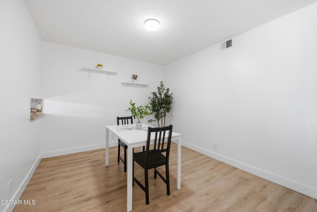 Image 5 of property listing at 29633 Strawberry Hill Drive, Agoura Hills, CA 91301