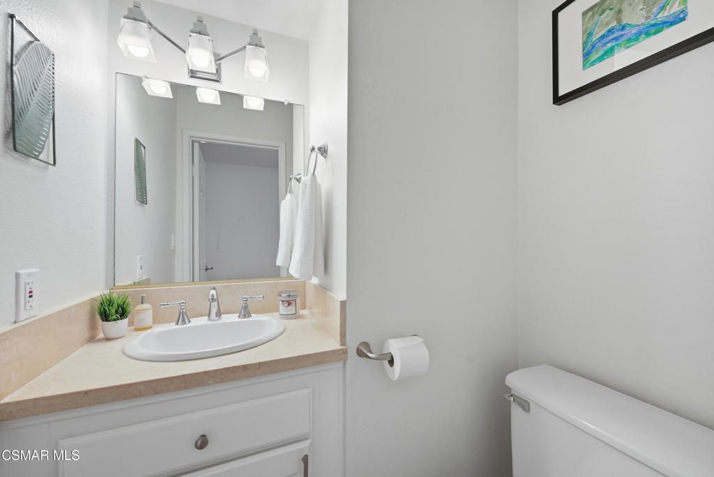 Image 9 of property listing at 29633 Strawberry Hill Drive, Agoura Hills, CA 91301