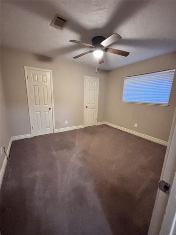 2902 19th Avenue N, Texas City, TX 77590