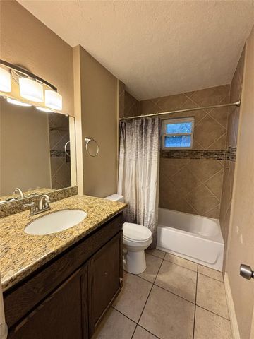 2902 19th Avenue N, Texas City, TX 77590