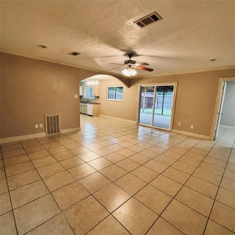 2902 19th Avenue N, Texas City, TX 77590