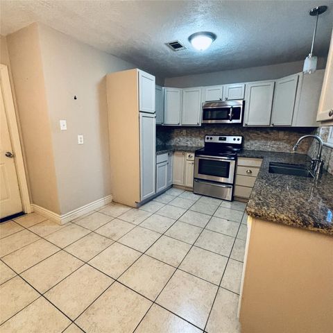 2902 19th Avenue N, Texas City, TX 77590