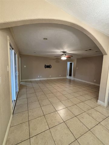 2902 19th Avenue N, Texas City, TX 77590