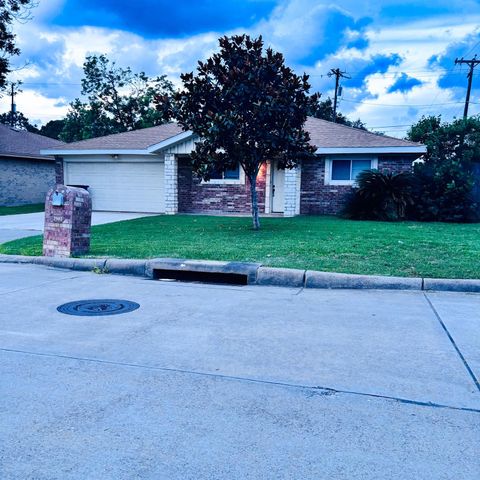 2902 19th Avenue N, Texas City, TX 77590