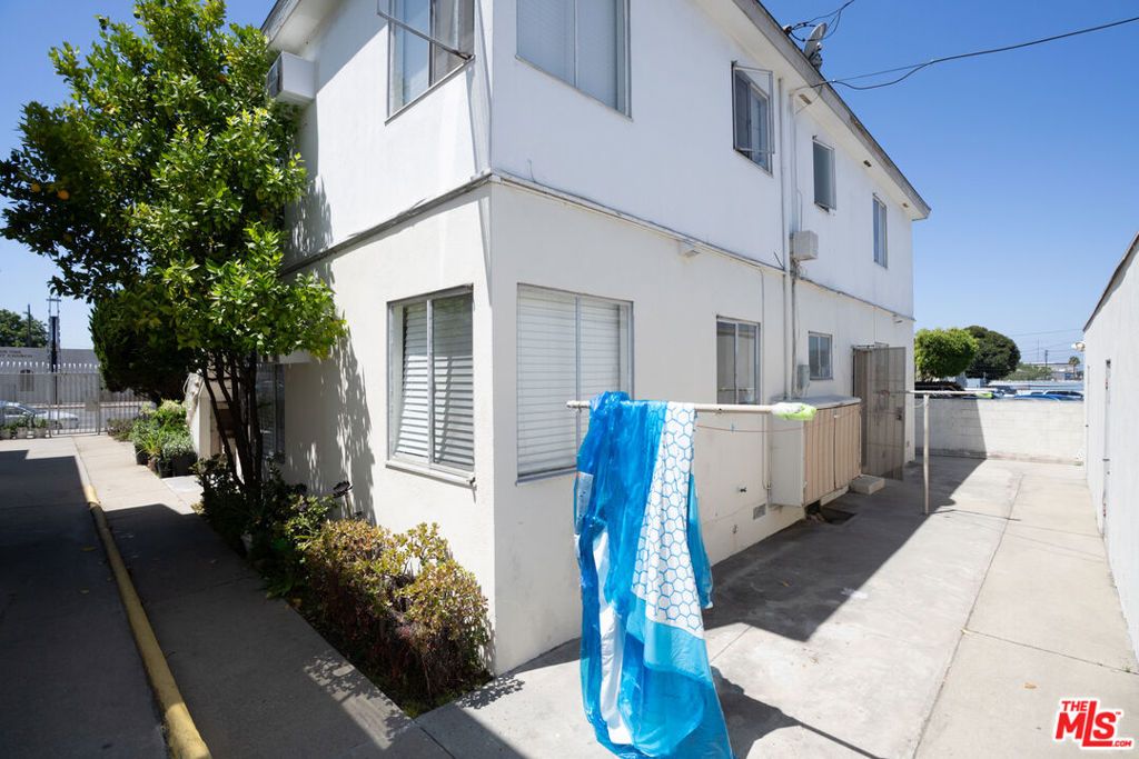 Image 19 of property listing at 1412 Centinela Avenue, Inglewood, CA 90302