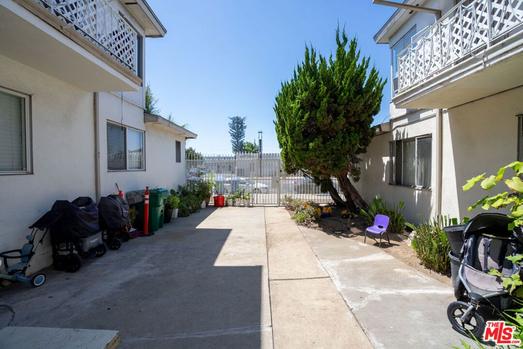 Image 20 of property listing at 1412 Centinela Avenue, Inglewood, CA 90302