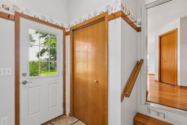 14025 Summit Drive, Clive, IA 50325