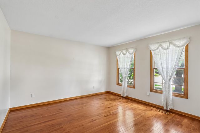 14025 Summit Drive, Clive, IA 50325
