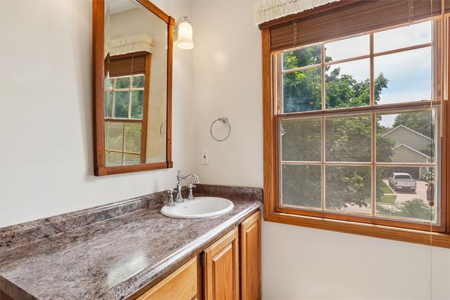 14025 Summit Drive, Clive, IA 50325