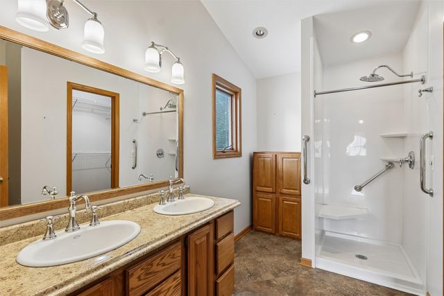 14025 Summit Drive, Clive, IA 50325