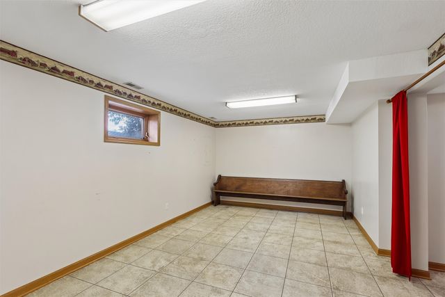 14025 Summit Drive, Clive, IA 50325