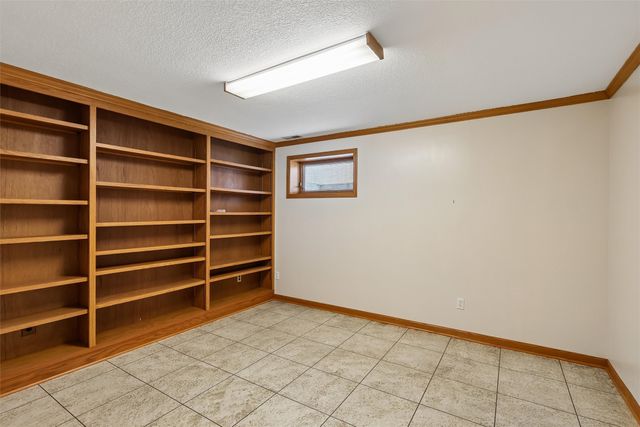 14025 Summit Drive, Clive, IA 50325