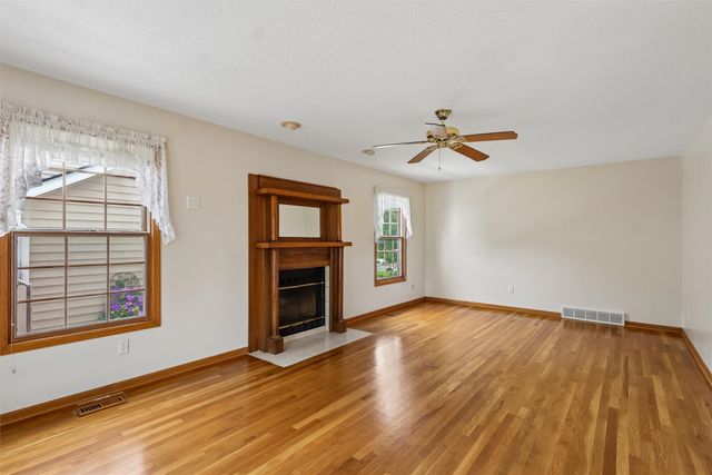14025 Summit Drive, Clive, IA 50325