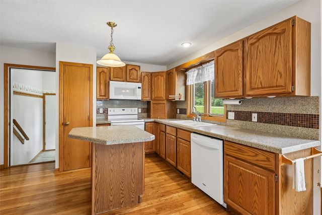 14025 Summit Drive, Clive, IA 50325