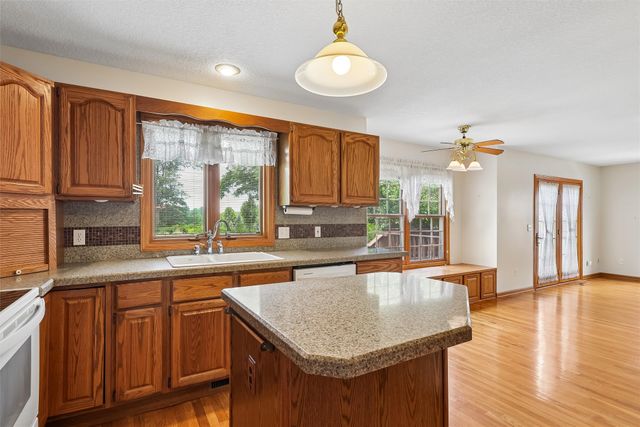 14025 Summit Drive, Clive, IA 50325