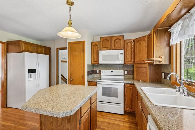 14025 Summit Drive, Clive, IA 50325