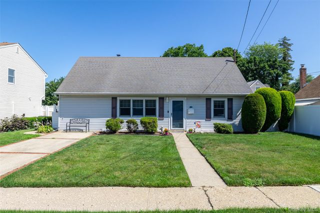 3977 Baylis Road, Seaford, NY 11783