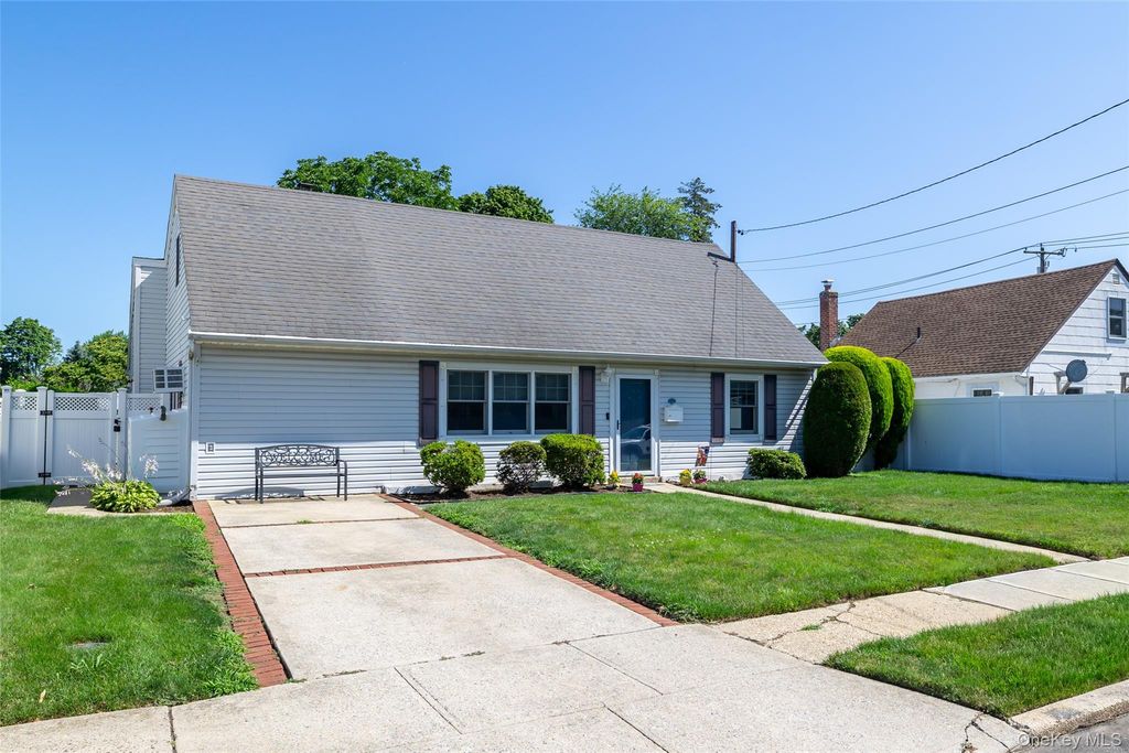 3977 Baylis Road, Seaford, NY 11783