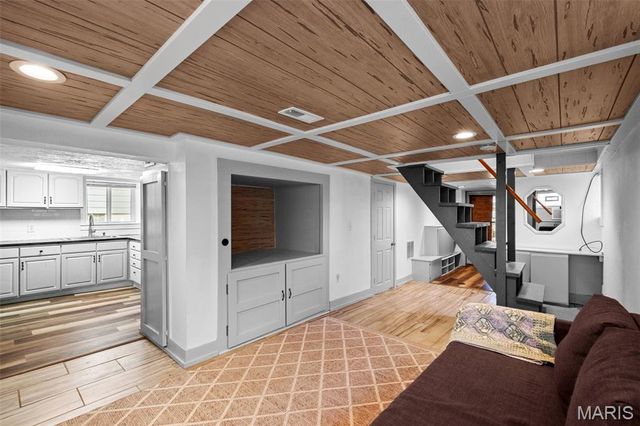 4044 Walsh Street, St Louis, MO 63116