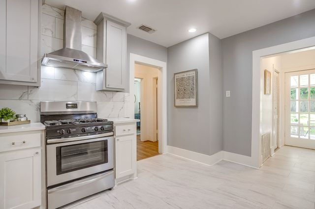 1720 Belle Place, Fort Worth, TX 76107