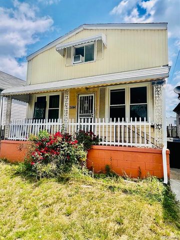 12646 Mcdougall Street, Hamtramck, MI 48212