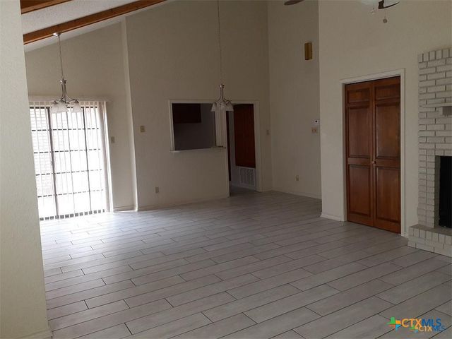 1133 Ashby Street C9, Seguin, TX 78155