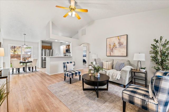 1808 Cambridge St, Caldwell, ID 83607