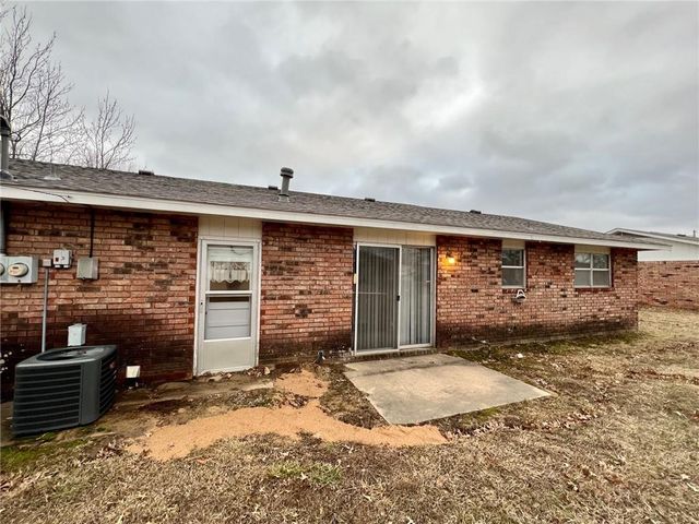 2005 Theodore Drive A, Springdale, AR 72762
