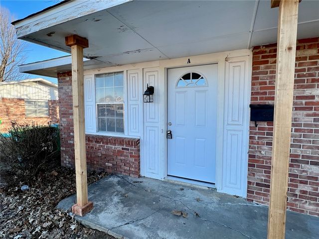 2005 Theodore Drive A, Springdale, AR 72762