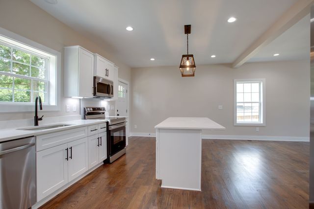 513 Transit Ave, Columbia, TN 38401