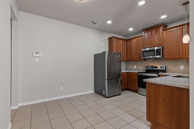3073 Peyton Brook Drive, Fort Worth, TX 76137