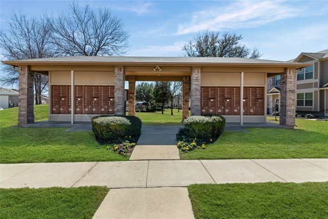 3073 Peyton Brook Drive, Fort Worth, TX 76137